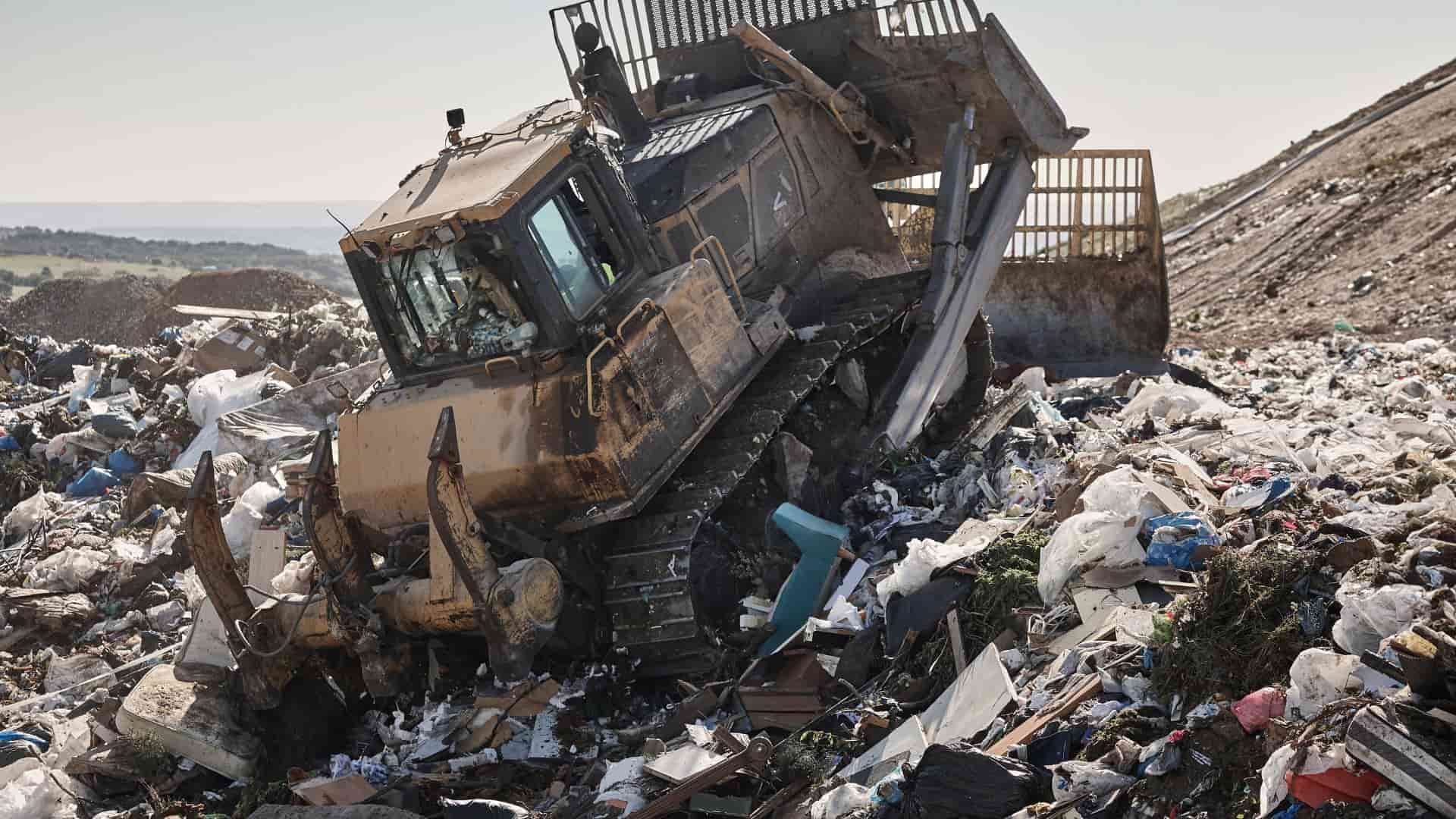 9 Signs You Need to Call a Waste Disposal Service-min